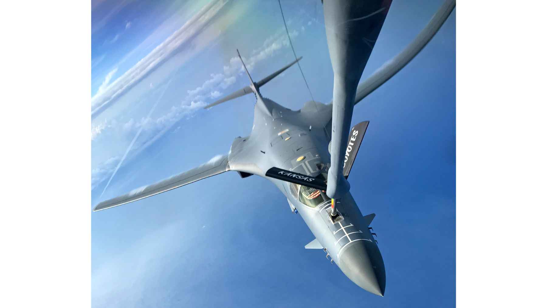 U.S. Air Force B-1B Lancer bomber refuels midair during operations linked to U.S. strikes against Iran