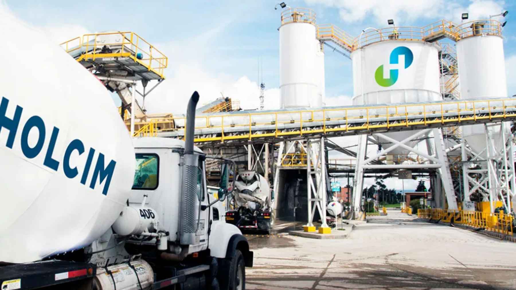 Highway and bridge construction site illustrating infrastructure projects driving growth in the global construction sector