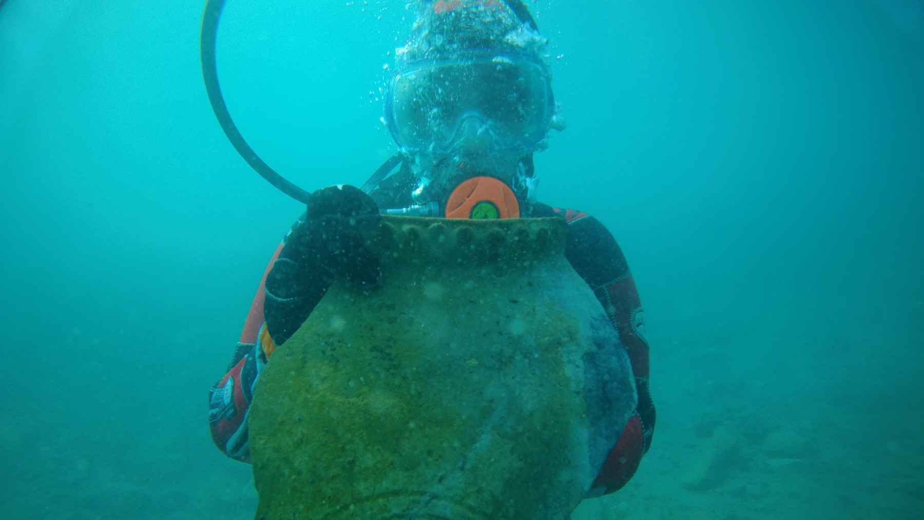 Robots explore a lake in Kyrgyzstan and discover a submerged medieval city with bricks, a necropolis, and intact structures 1 Underwater archaeological exploration in Lake Issyk-Kul revealing remains of a submerged medieval settlement.