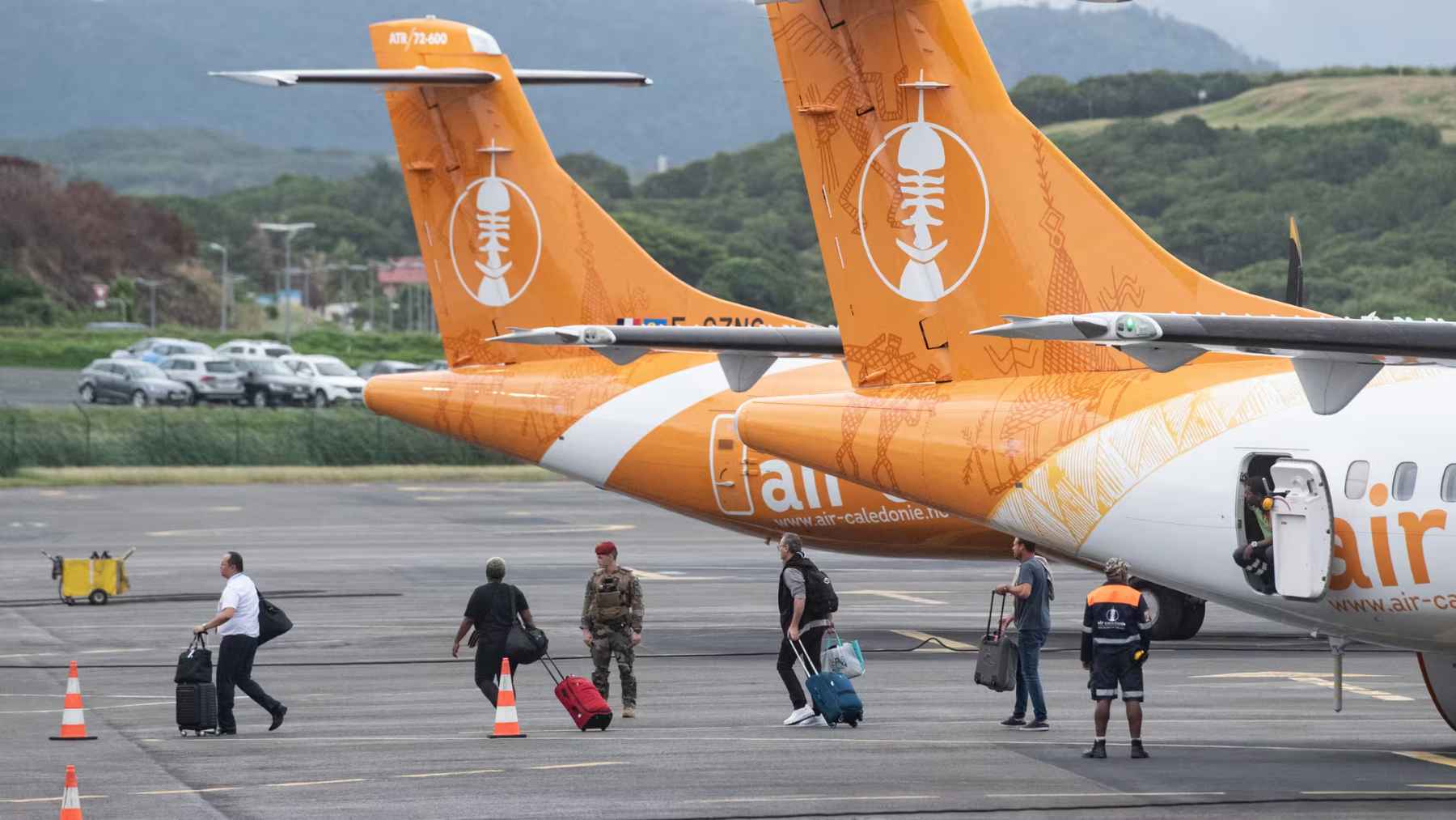 Grounded Air Calédonie aircraft as airport blockades disrupt island transport and push the airline toward bankruptcy