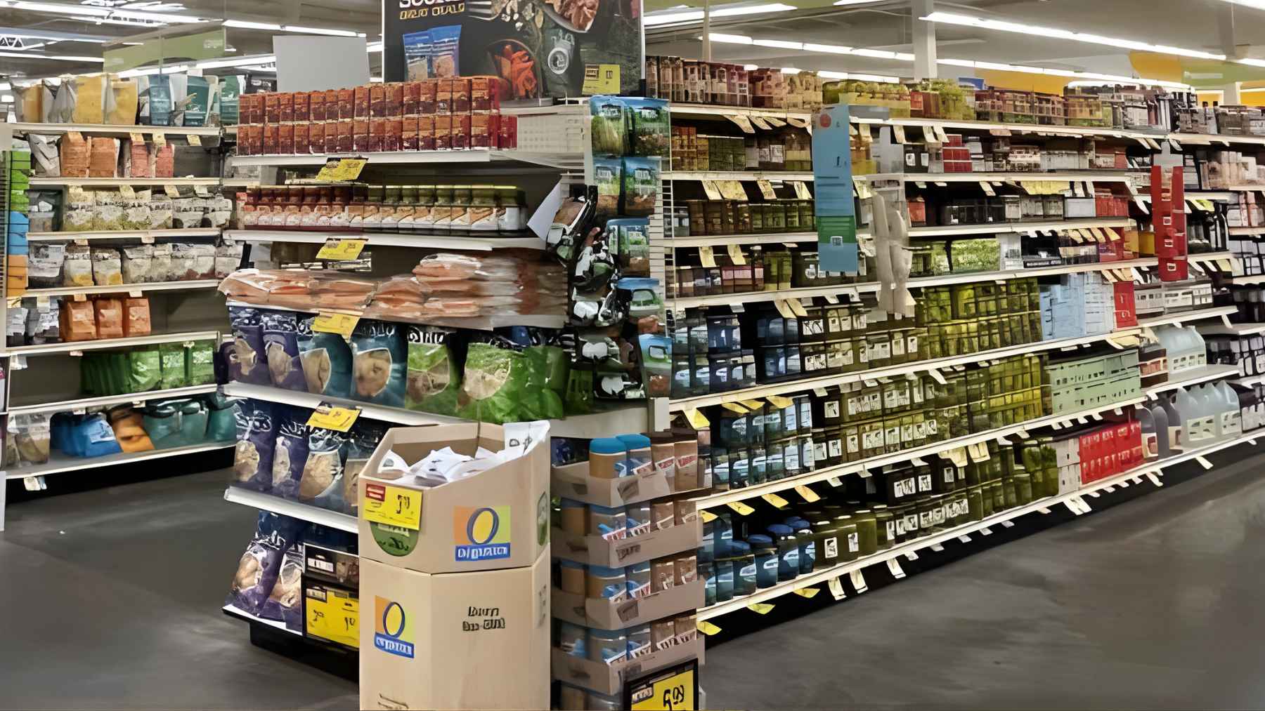 Albertsons grocery store exterior as closures and layoffs reflect rising competition and shifting retail strategy