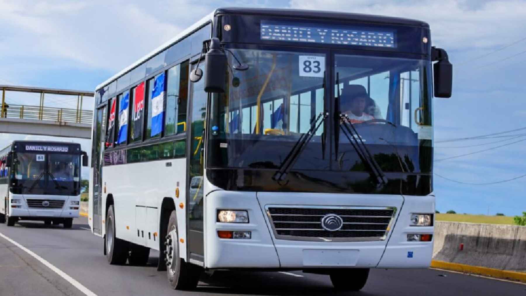 What China just sent to this Latin American country looks bigger than a transport shipment, because the real goal is to rewire daily power and scale 1 New public buses operating on a highway in Nicaragua as part of a fleet modernization effort with Chinese-made vehicles