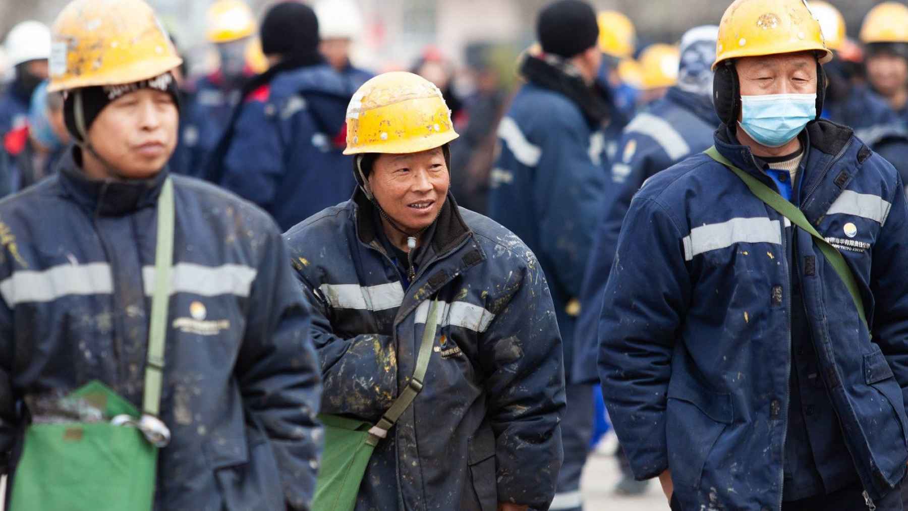 Chinese workers protesting unpaid wages in Komsomolsk-on-Amur near a Russian oil refinery project