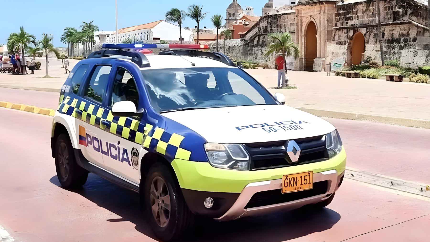 Not patrol pickups, but luxury SUVs: a Latin American country is upgrading its police fleet with the kind of vehicles usually tied to status and comfort 2 Colombian National Police SUV parked in Cartagena historic center during urban patrol