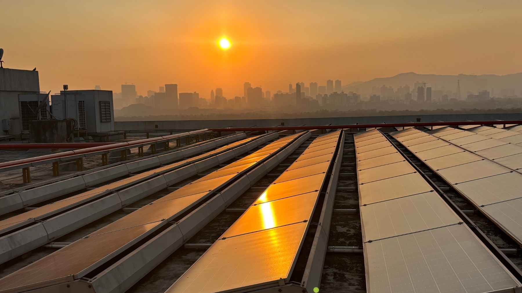 Laboratory setup testing advanced solar materials using singlet fission and molybdenum complex