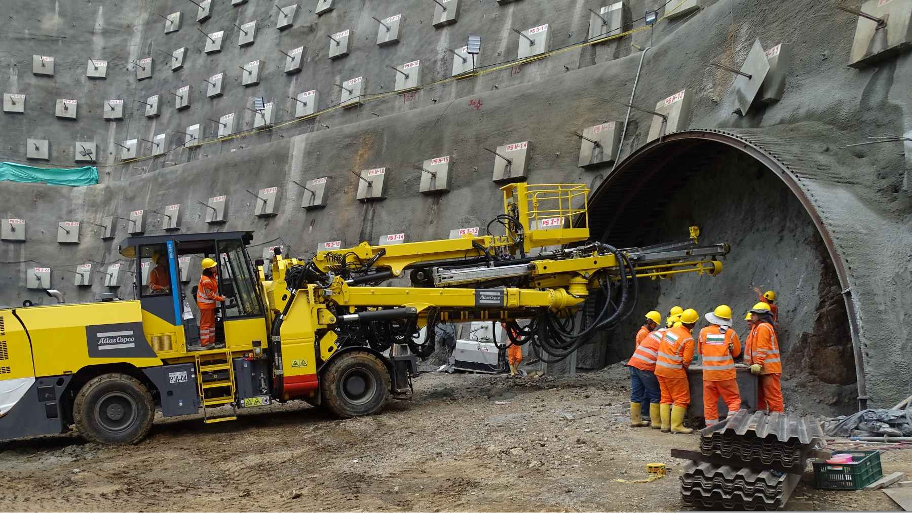 Latin America’s first smart tunnel is no longer just a road project, because this 80-structure giant is turning into a new benchmark for infrastructure 1 Toyo Tunnel construction in Antioquia Colombia with modern infrastructure and smart monitoring systems