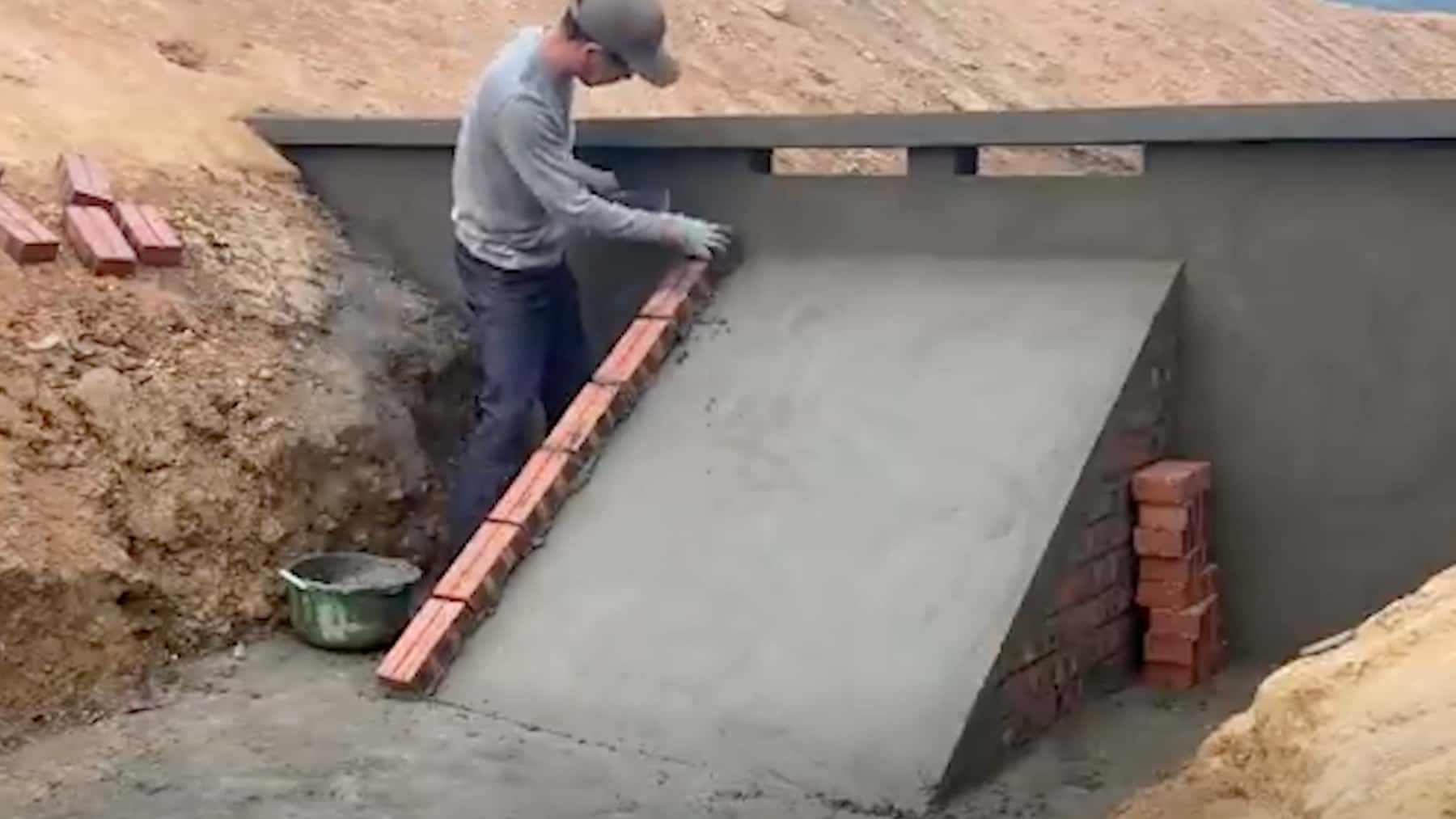 Un hombre construyó su propia central hidroeléctrica desde cero