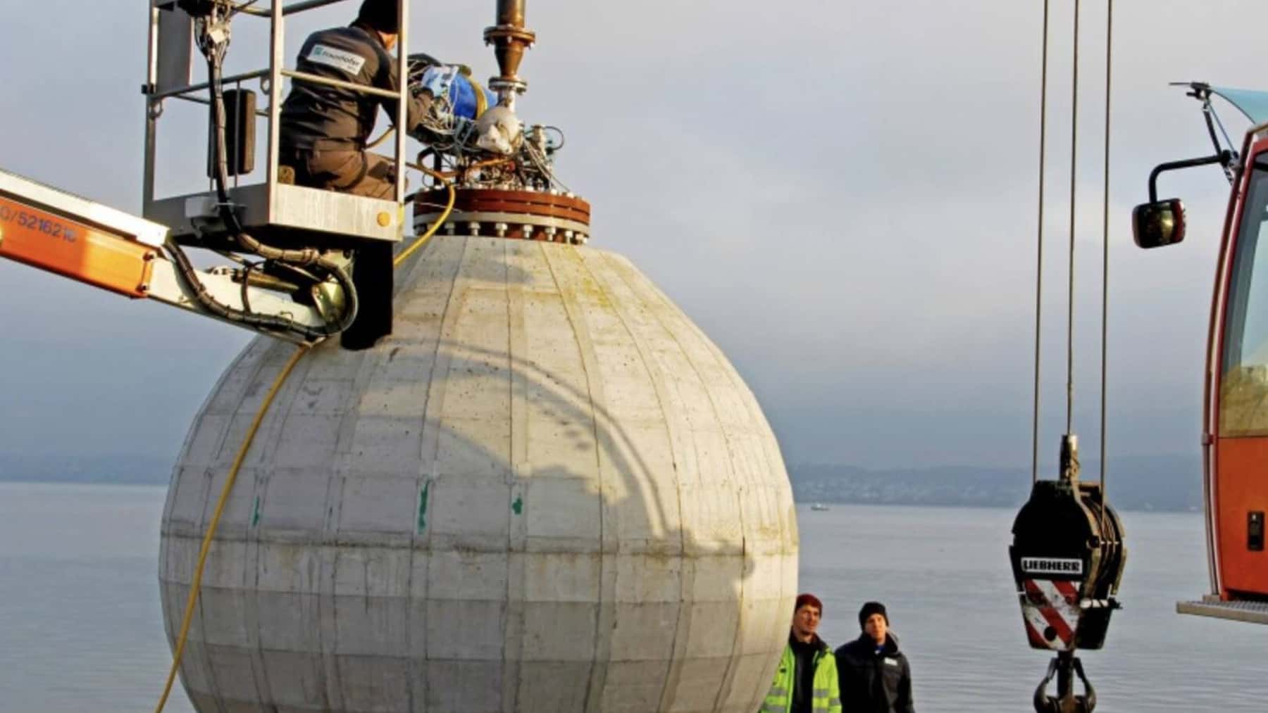 Una de las bolas, cuya apariencia recuerda a una 'granada' (StEnSea)