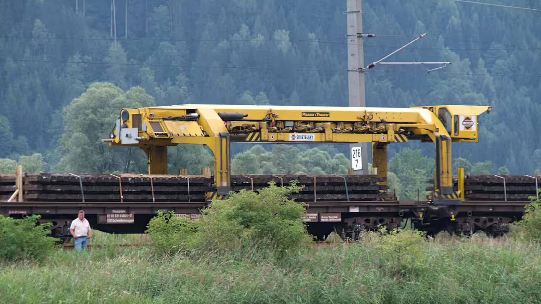 RU 800 S, la primera máquina del mundo capaz de reconstruir vías de tren de forma continua y en una sola pasada que se hizo en Europa
