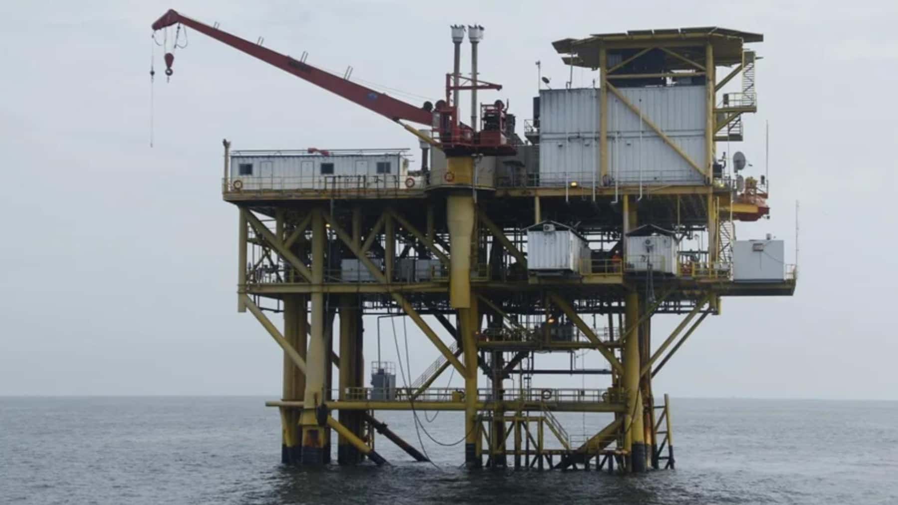 Imagen de archivo de una plataforma marina de extracción de gas offshore en Ecuador