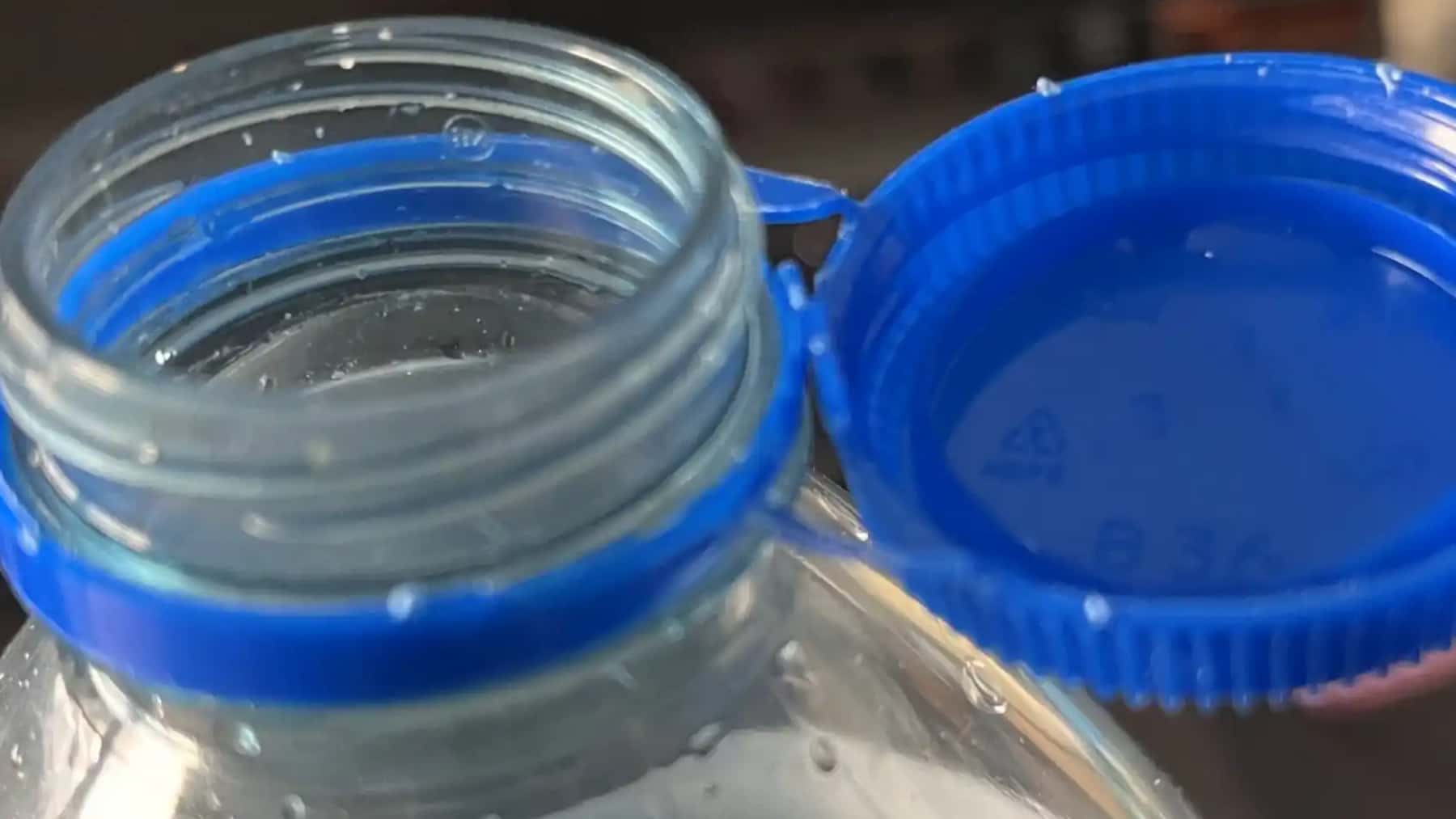 El cambio que llegará a las botellas de plástico PET en Europa en 2030: tendrán un aspecto más turbio por esta razón