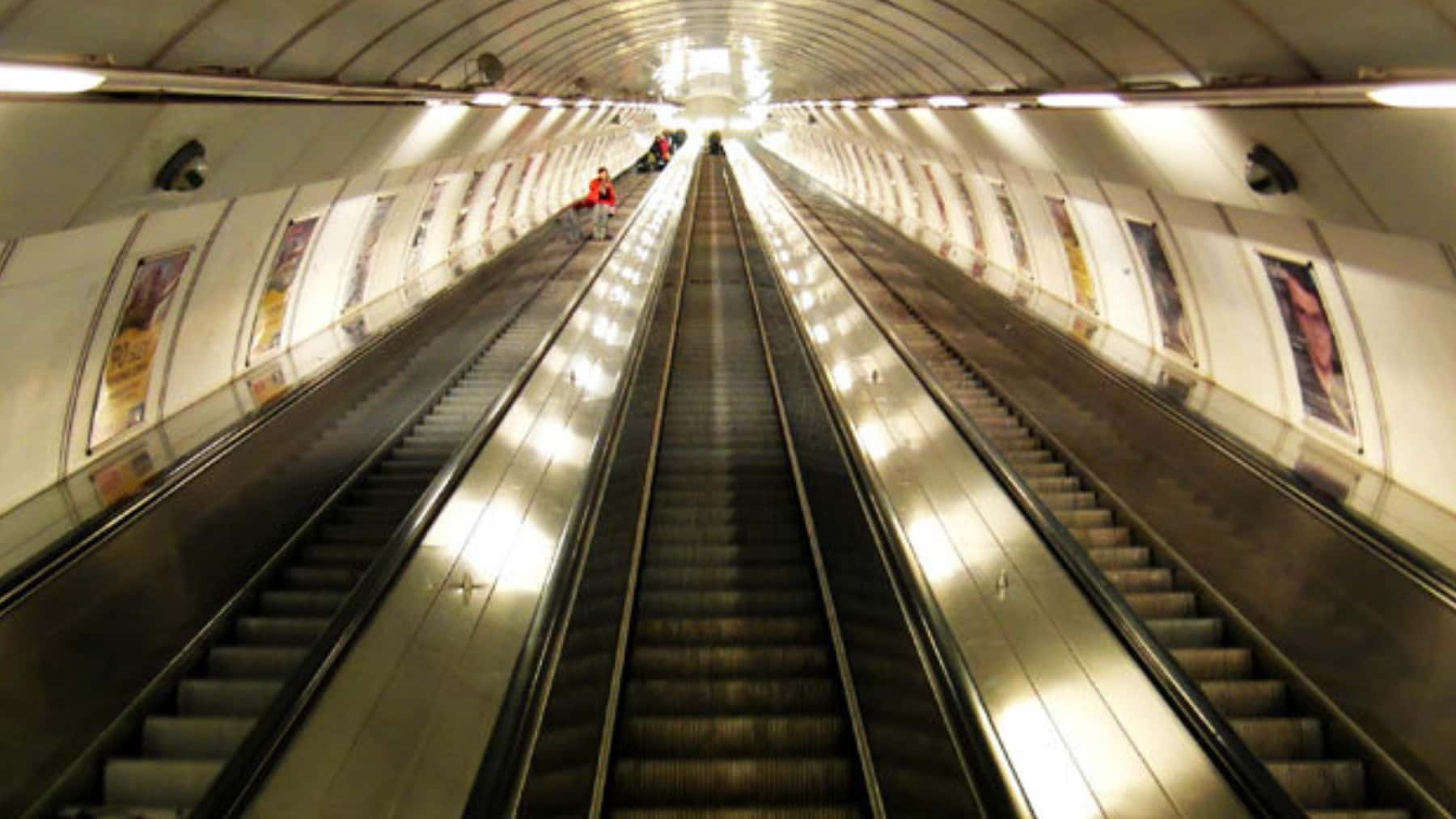 China inaugura una escalera mecánica de 905 metros y convierte una ladera de Chongqing en transporte urbano