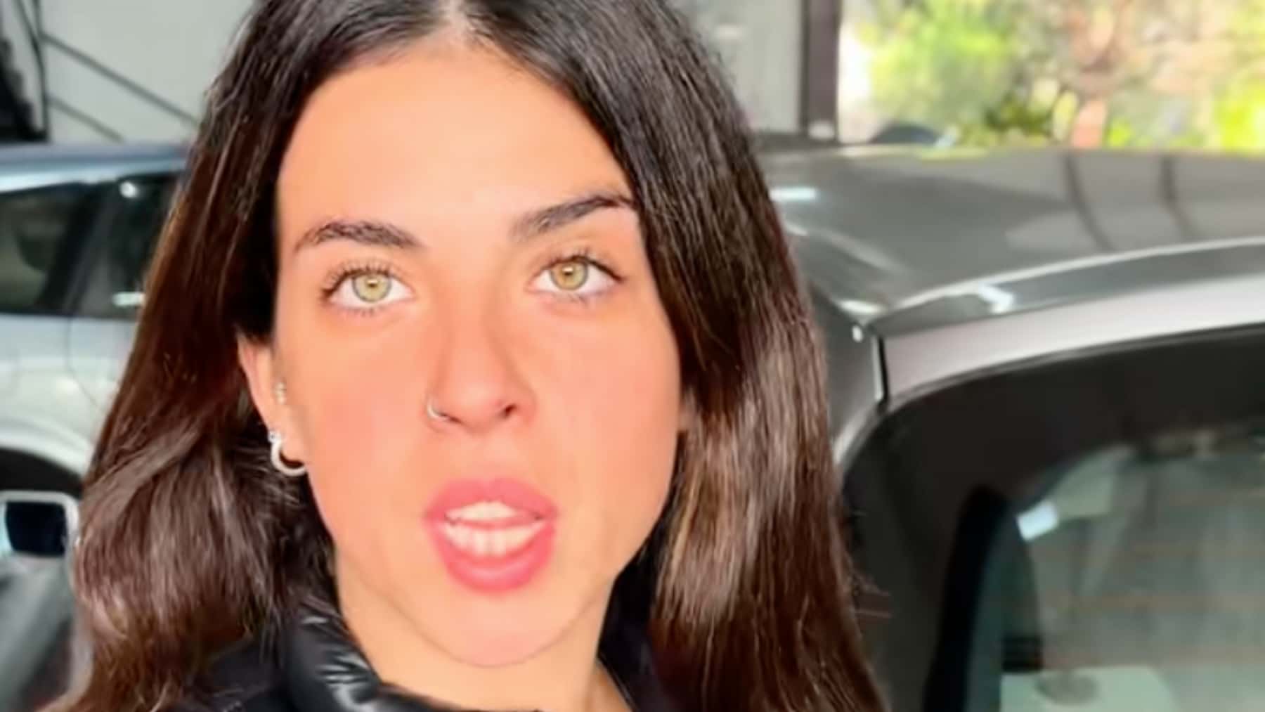 Irati Etxandi, mecánica, sobre los desagües de los coches