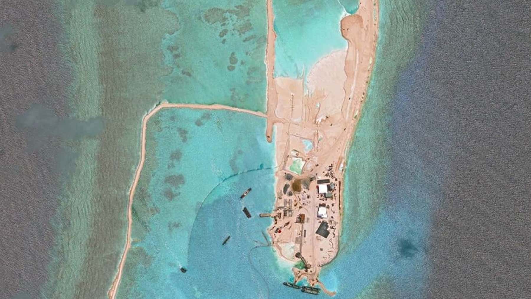 Una de las islas artificiales creadas por Vietnam en el Mar de China Meridional