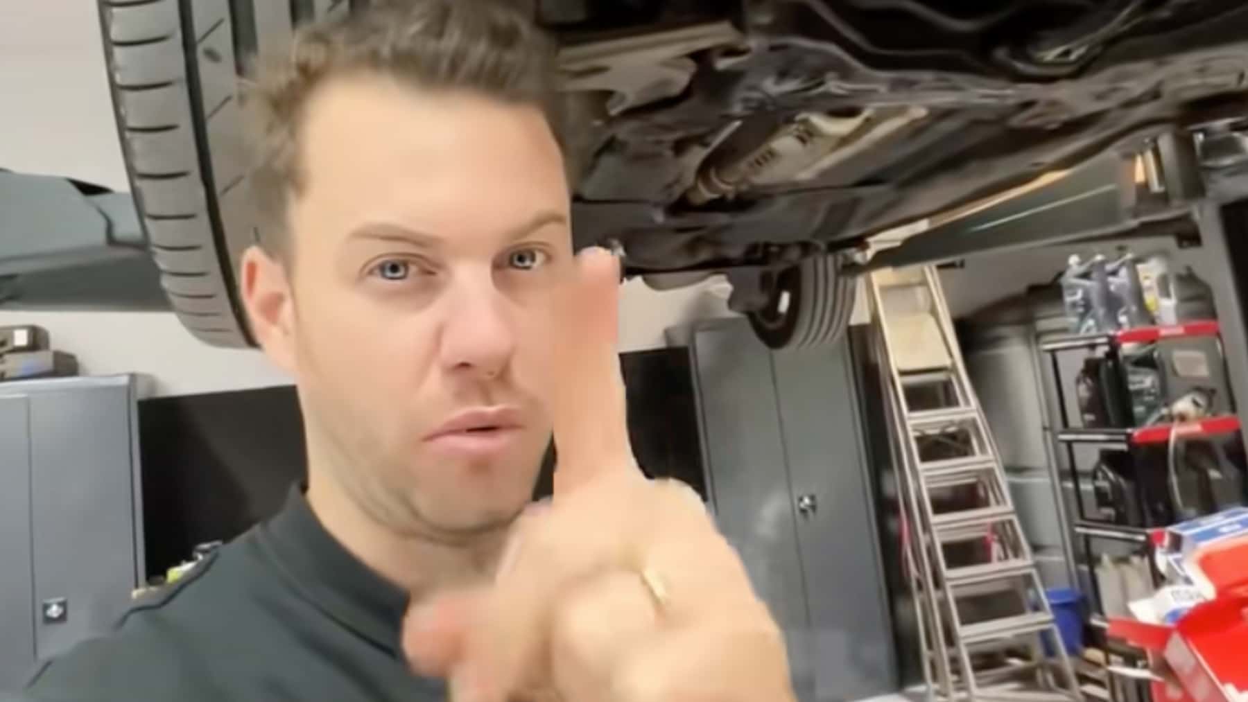 Miquel Turbo, mecánico: “Si le das un golpe por debajo a tu coche, el motor puede gripar”