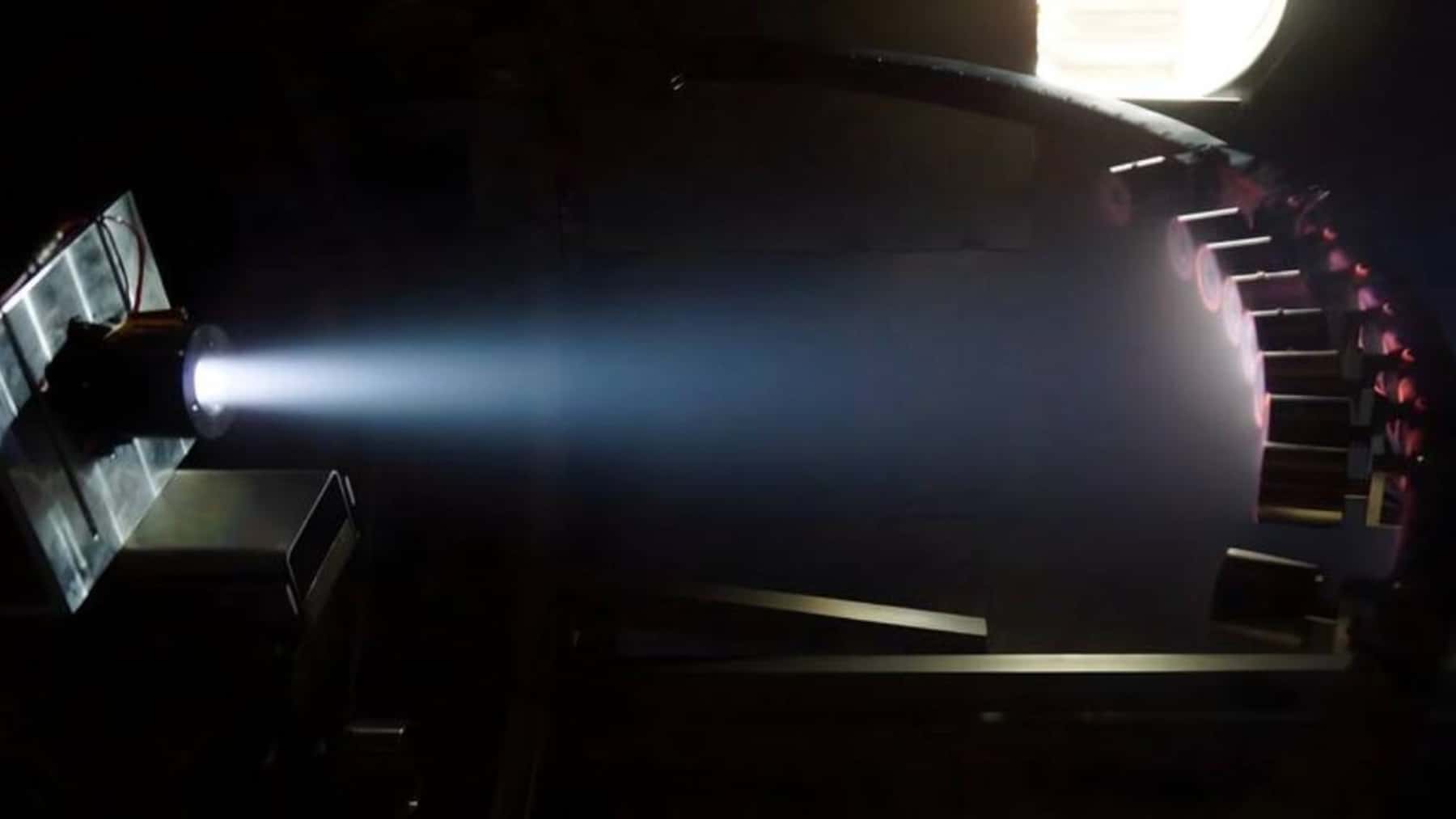 Europa prueba un motor espacial que usa el aire de la Tierra y podría dejar a los satélites sin combustible convencional